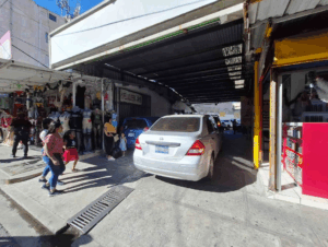 Parking devant Pollo Bonanza