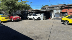 Parqueo sobre la 10a
