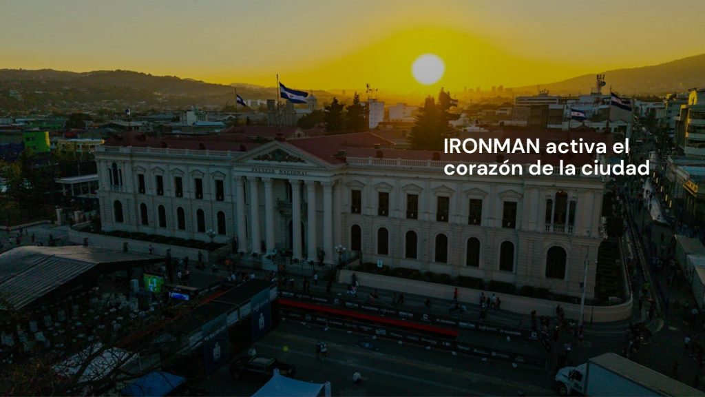 El espíritu del triatlón internacional se vivió en el Centro Histórico con...